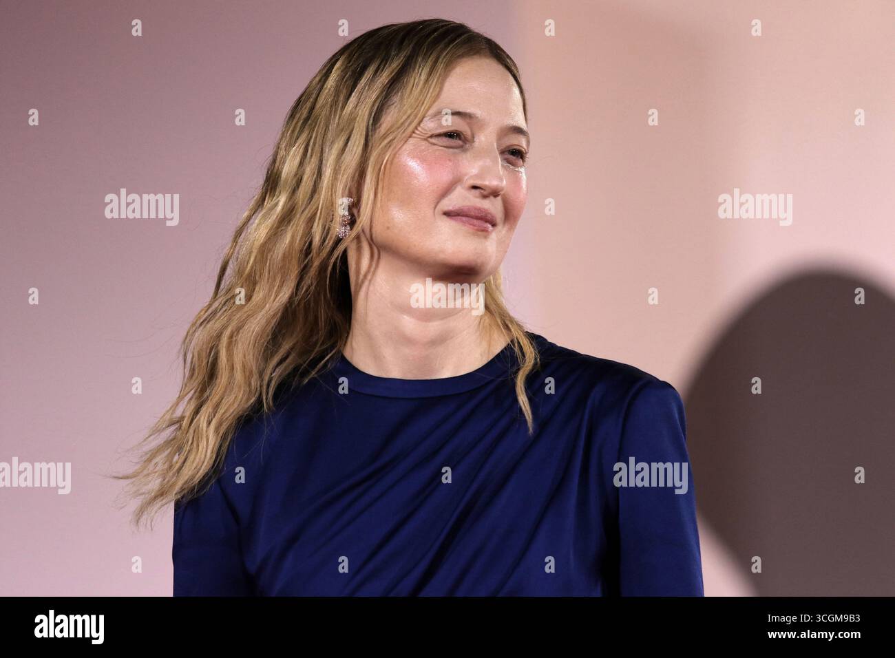Europe, Italie, Lido di Venezia, 28 août 2025 : Alba Rohrwacher assiste à un tapis rouge pour le film 'Jay Kelly' lors du 82e Festival international du film de Venise le 28 août 2025, à Venise, en Italie. Photo © Ottavia Da Re/Sintesi/Alamy Live News Banque D'Images