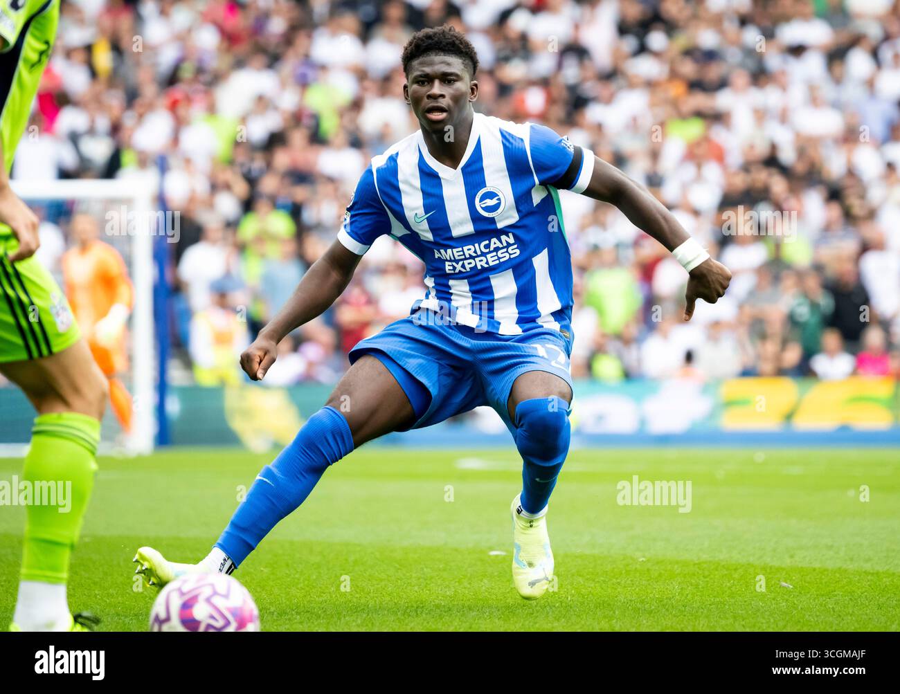Brighton et Hove Albion contre Fulham - premier League match au American Express Community Stadium, Brighton. Samedi 16 août 2025 - Carlos Baleba de Brighton. Usage éditorial exclusif. Pas de merchandising. Pour Football images, les restrictions FA et premier League s'appliquent inc. aucune utilisation d'Internet/mobile sans licence FAPL - pour plus de détails, contactez Football Dataco Banque D'Images Brighton et Hove Albion contre Fulham - premier League match au American Express Community Stadium, Brighton. Samedi 16 août 2025 - Carlos Baleba de Brighton. Usage éditorial exclusif. Pas de merchandising. Pour Football images, les restrictions FA et premier League s'appliquent inc. aucune utilisation d'Internet/mobile sans licence FAPL - pour plus de détails, contactez Football Dataco Banque D'Images