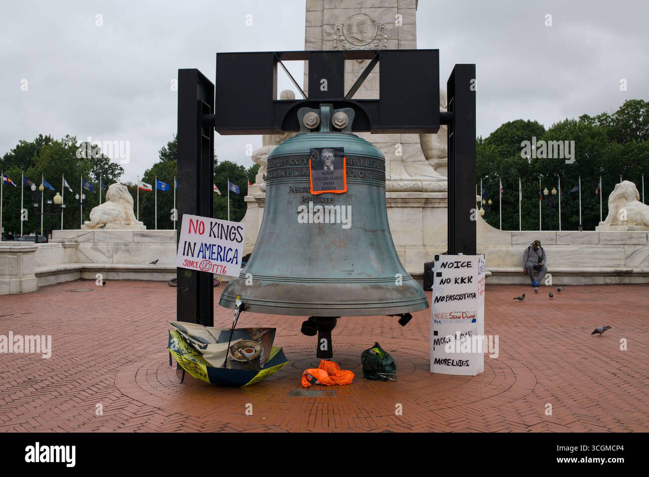 Panneaux de protestation devant Union Station DC Banque D'Images