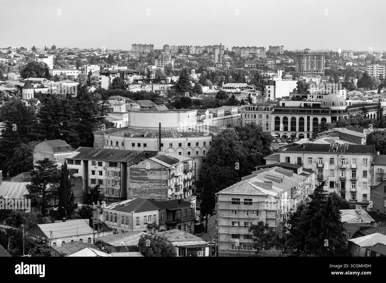 Kutaisi, Géorgie - 15 juin 2024 : vue panoramique aérienne de la ville de Kutaisi, région d'Imereti en Géorgie. Banque D'Images
