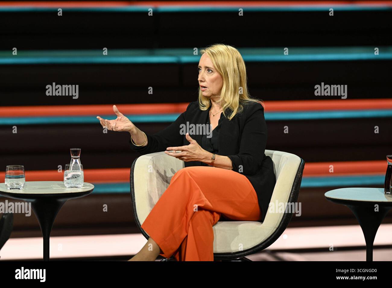 Melanie Amann Journalistin 08/25 sa Melanie Amann AM 27. Août 2025 à Markus Lanz , ZDF Aufzeichnung vom 26. Août 2025 TV Fernsehen Talkshow Talk Show Deutschland deutsche Frau Journalismus SPIEGEL Redakteurin Autorin journalisme journaliste allemande femme quer halb sitzend sprechend gestikulierend *** Melanie Amann journaliste 08 25 sa Melanie Amann le 27 août 2025 à Markus Lanz , enregistrement ZDF du 26 août 2025 talk show télévisé talk show Deutschland femme allemande journalisme SPIEGEL rédactrice journaliste allemande journaliste journaliste journaliste Banque D'Images