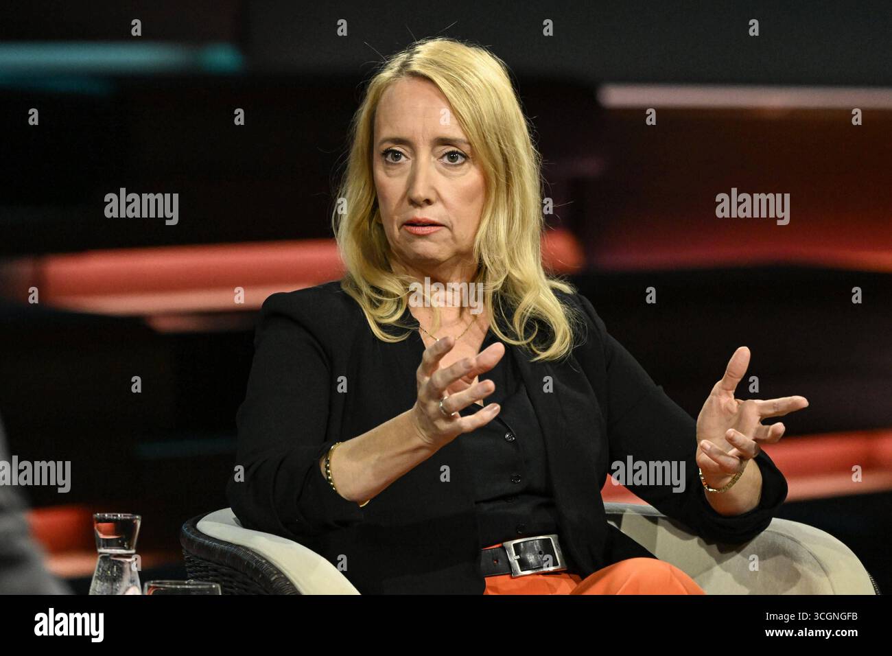 Melanie Amann Journalistin 08/25 sa Melanie Amann AM 27. Août 2025 à Markus Lanz , ZDF Aufzeichnung vom 26. Août 2025 TV Fernsehen Talkshow Talk Show Deutschland deutsche Frau Journalismus SPIEGEL Redakteurin Autorin journalisme journaliste allemande femme quer halb sitzend sprechend gestikulierend *** Melanie Amann journaliste 08 25 sa Melanie Amann le 27 août 2025 à Markus Lanz , enregistrement ZDF du 26 août 2025 talk show télévisé talk show Deutschland femme allemande journalisme SPIEGEL rédactrice journaliste allemande journaliste journaliste journaliste Banque D'Images