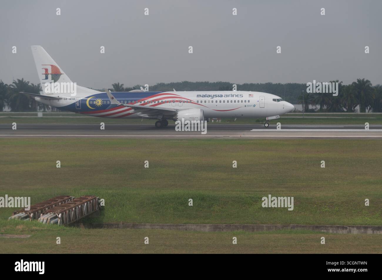 Les compagnies aériennes malaisiennes Boeing 737 800 décollent à l'aéroport international de Kuala Lumper à environ 35 km de Kuala Lumpur, capitale de la Malaisie Banque D'Images