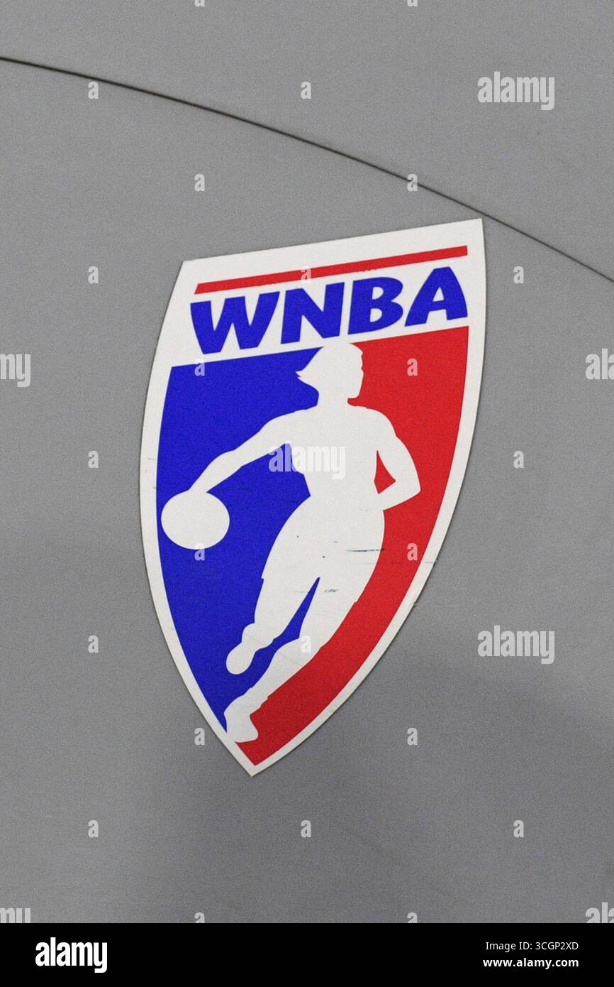 UNCASVILLE, CT - AUGUST 21: A general view of the original WNBA logo from 1997 until 2012 seen before a WNBA game between the Washington Mystics and the Connecticut Sun on August 21, 2025, at Mohegan Sun Arena in Uncasville, CT. (Photo by Joseph Denhoff/Icon Sportswire) (Icon Sportswire via AP Images) Banque D'Images
