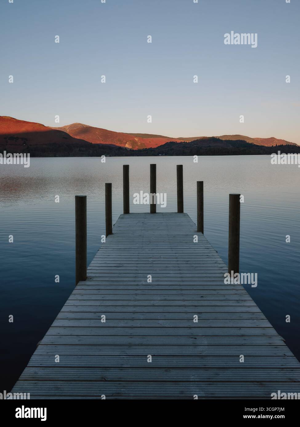 Ashness Gate Derwentwater Landing jetée au lever du soleil dans le parc national de Lake District, Keswick, Cumbria Angleterre Royaume-Uni Banque D'Images