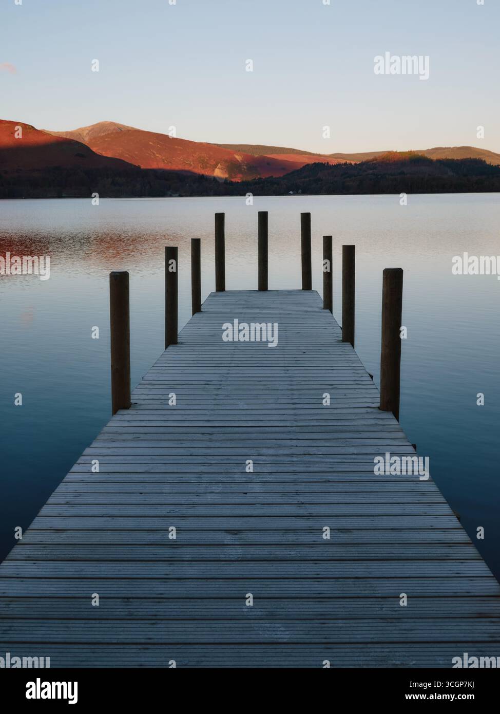 Ashness Gate Derwentwater Landing jetée au lever du soleil dans le parc national de Lake District, Keswick, Cumbria Angleterre Royaume-Uni Banque D'Images