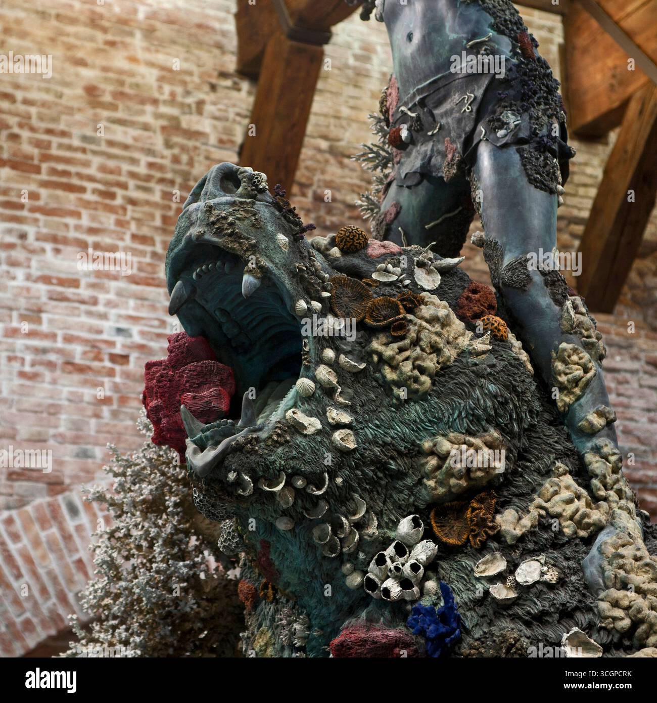 Damien Hirst une sculpture à l'exposition "Trésors de l'épave de l'incroyable', Palazzo di Grassi et de la Punta della Dogana, Venise, Italie Banque D'Images