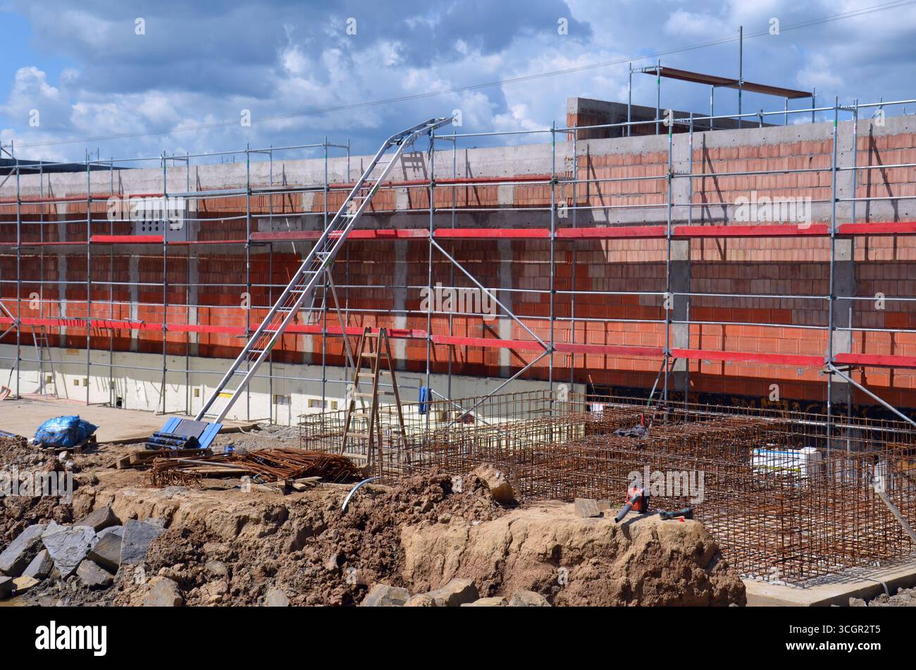 Construction de la sous-station de traction – fondations et réseau de caténaires Banque D'Images