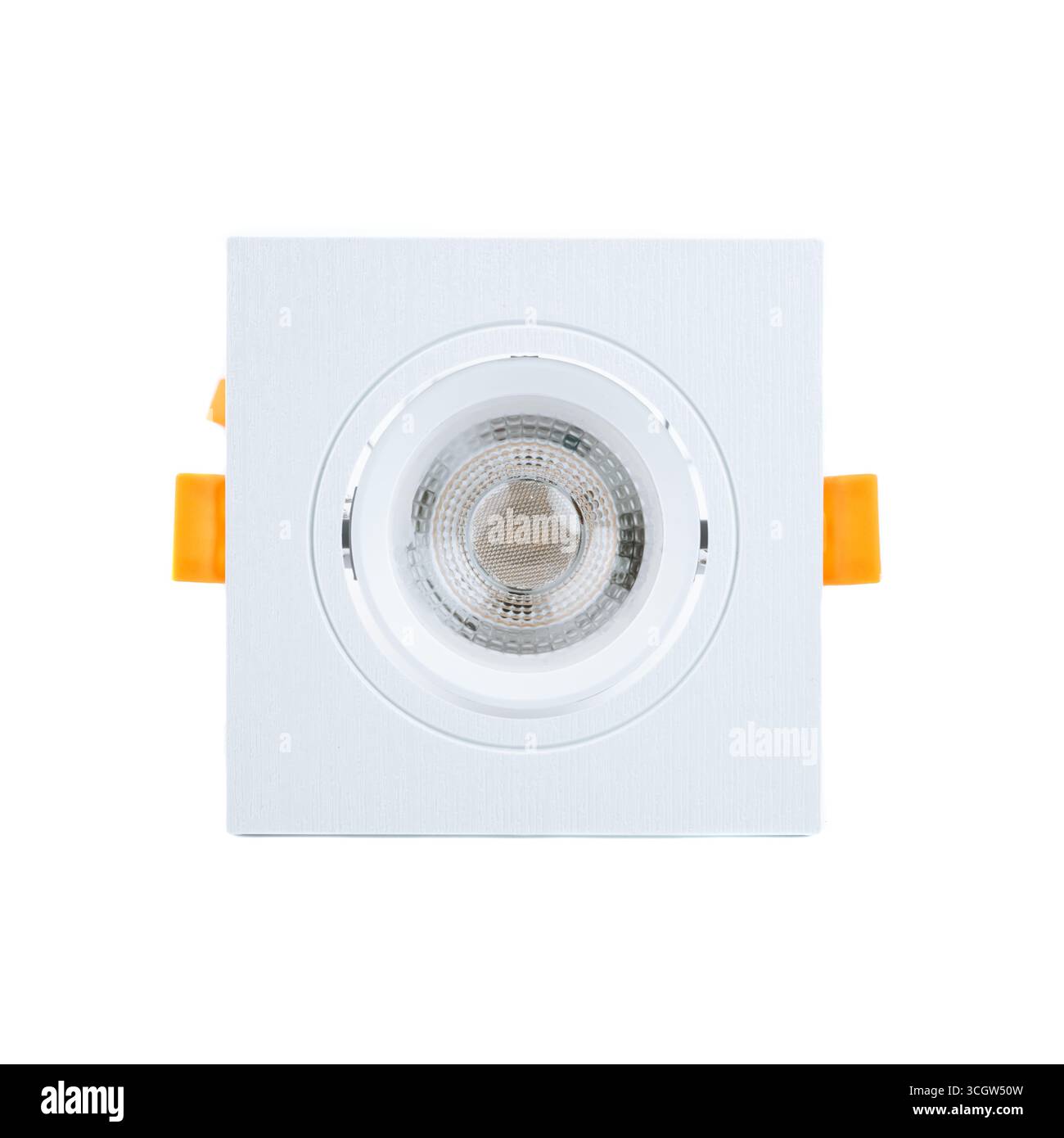 Plafonnier encastré noir avec prise femelle bi-broches MR16 GU5.3, support en céramique et clips de montage orange, isolé sur fond blanc. Banque D'Images