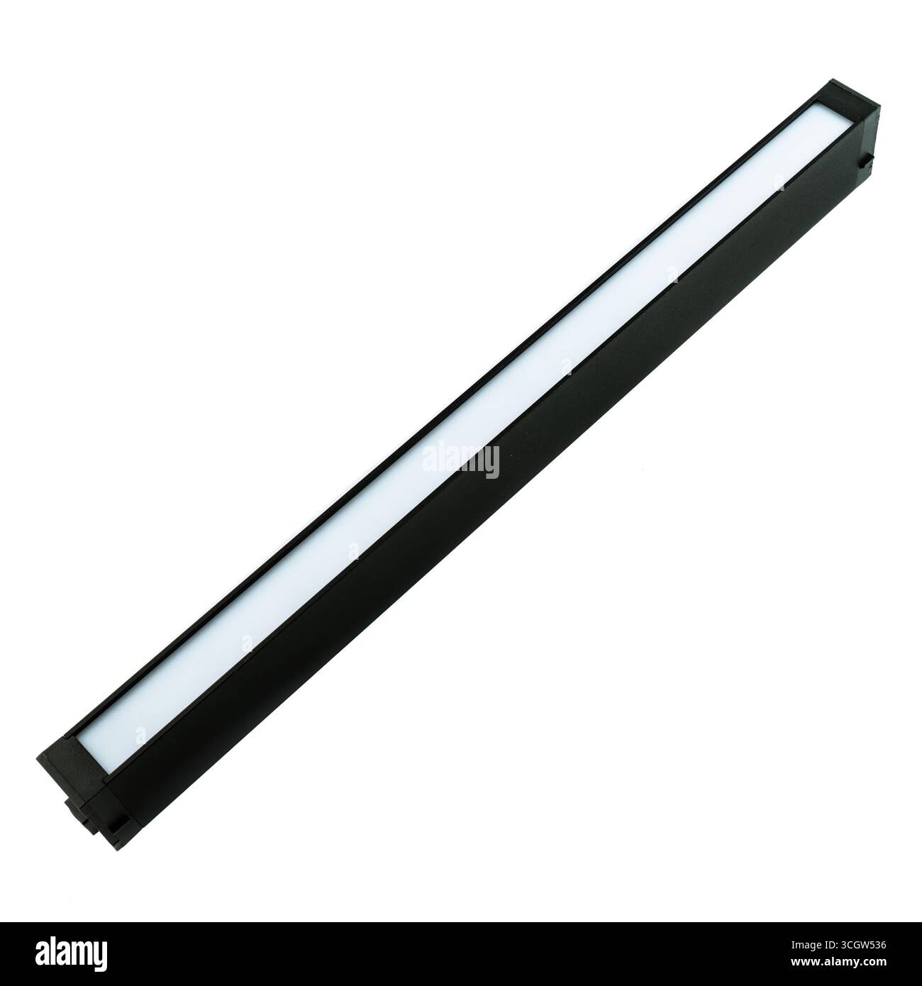 Lumière linéaire LED noire rectangulaire isolée sur fond blanc, plafonnier moderne pour plafond tendu, bureau, maison et luge intérieure commerciale Banque D'Images