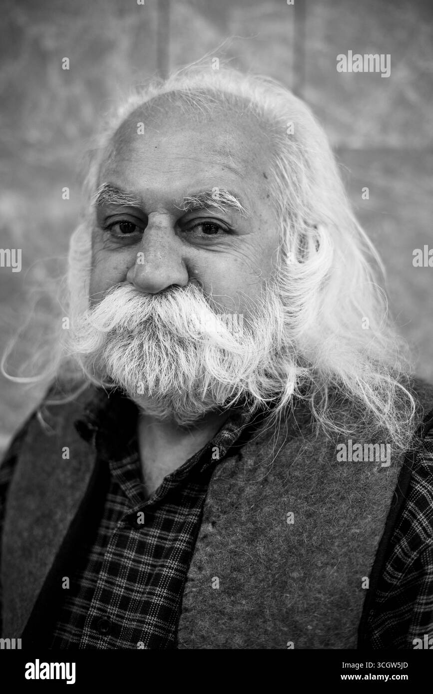 Homme kurde âgé de Sulaymaniyah, symbole de l'héritage kurde, de la tradition, du mode de vie, de la culture et de la sagesse. Banque D'Images