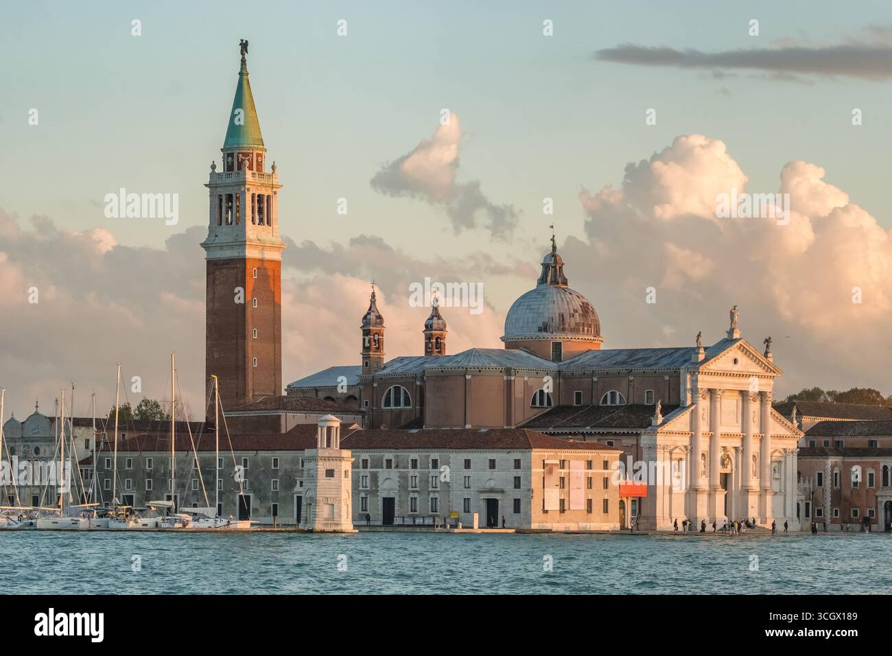 Église San Giorgio Maggiore au coucher du soleil à Venise, Italie Banque D'Images
