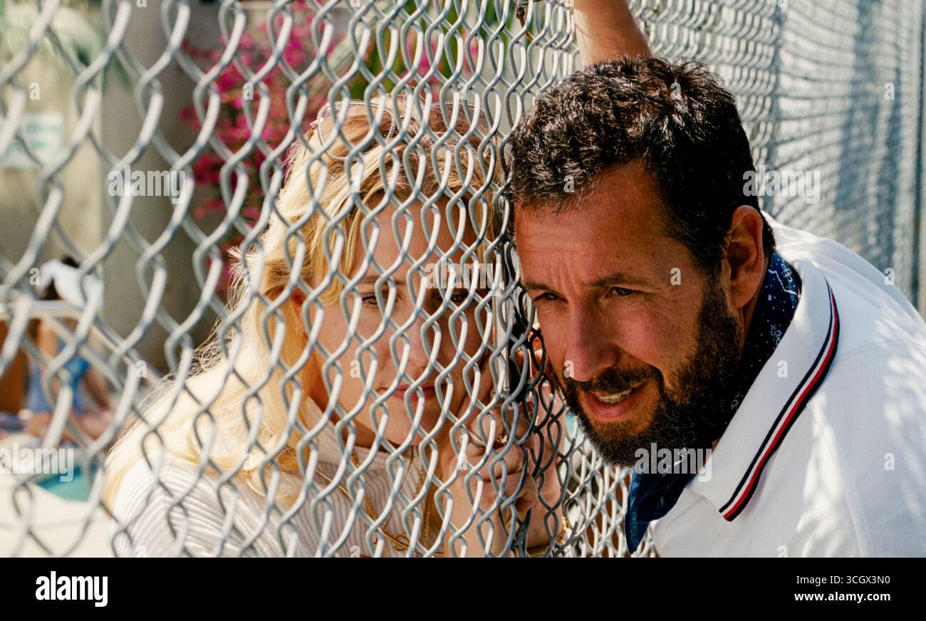 Jay Kelly (2025) réalisé par Noah Baumbach et mettant en vedette Greta Gerwig et Adam Sandler dans le rôle de Ron. Le célèbre acteur de cinéma Jay Kelly et son entraîneur dévoué Ron embarquent dans un tourbillon et un voyage incroyablement profond. Publicité toujours À USAGE ÉDITORIAL EXCLUSIF. Crédit : BFA / Netflix Banque D'Images