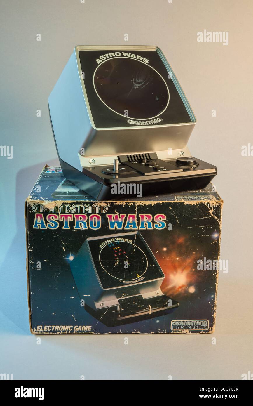 Jeu électronique Astro Wars avec boîte originale produite dans les années 1980 par Granstand Leisure Products Banque D'Images