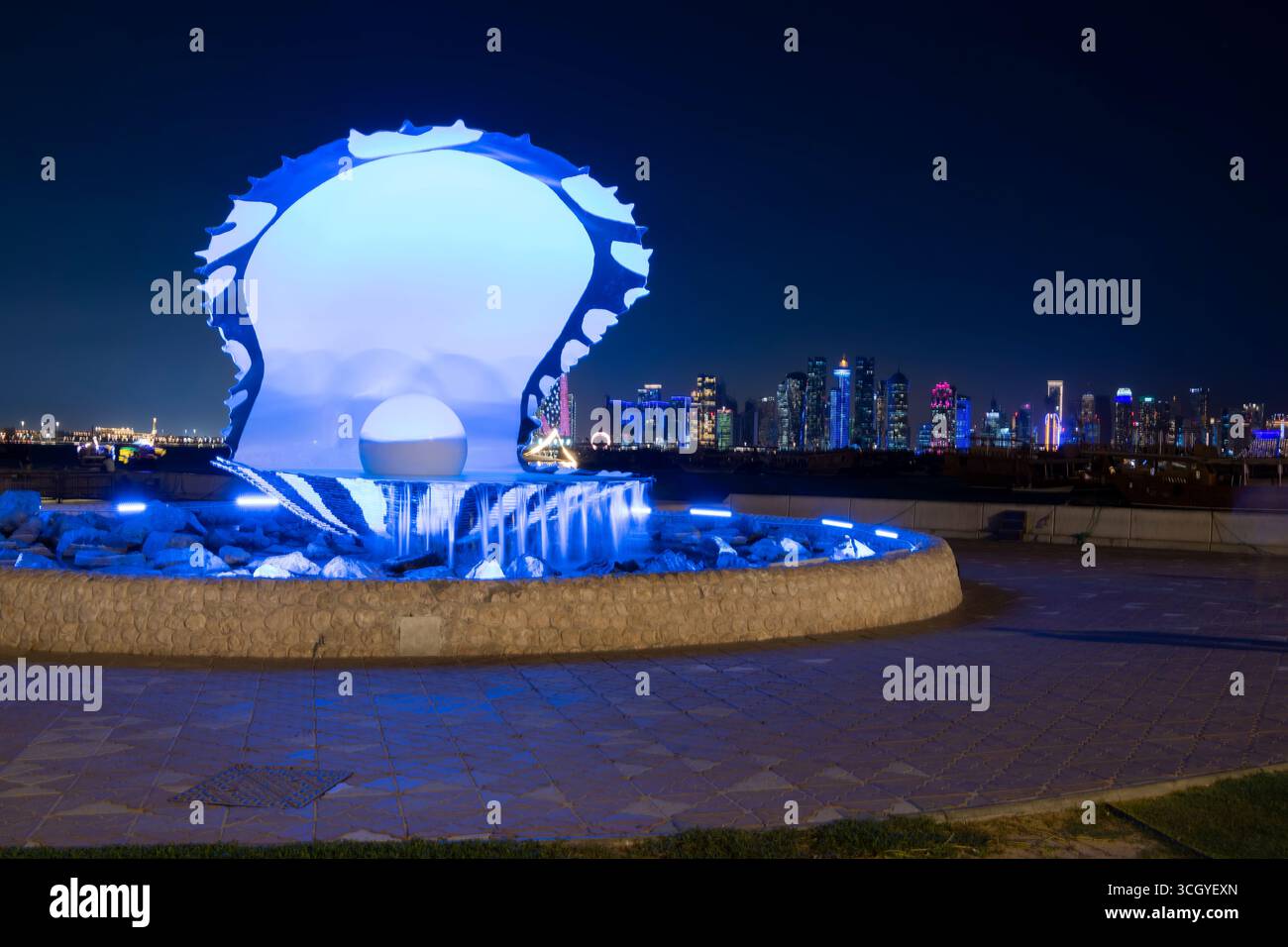 'Huître avec perle, monument, skyline, Doha, Qatar, Orient, moyen-Orient ; Asie' Banque D'Images