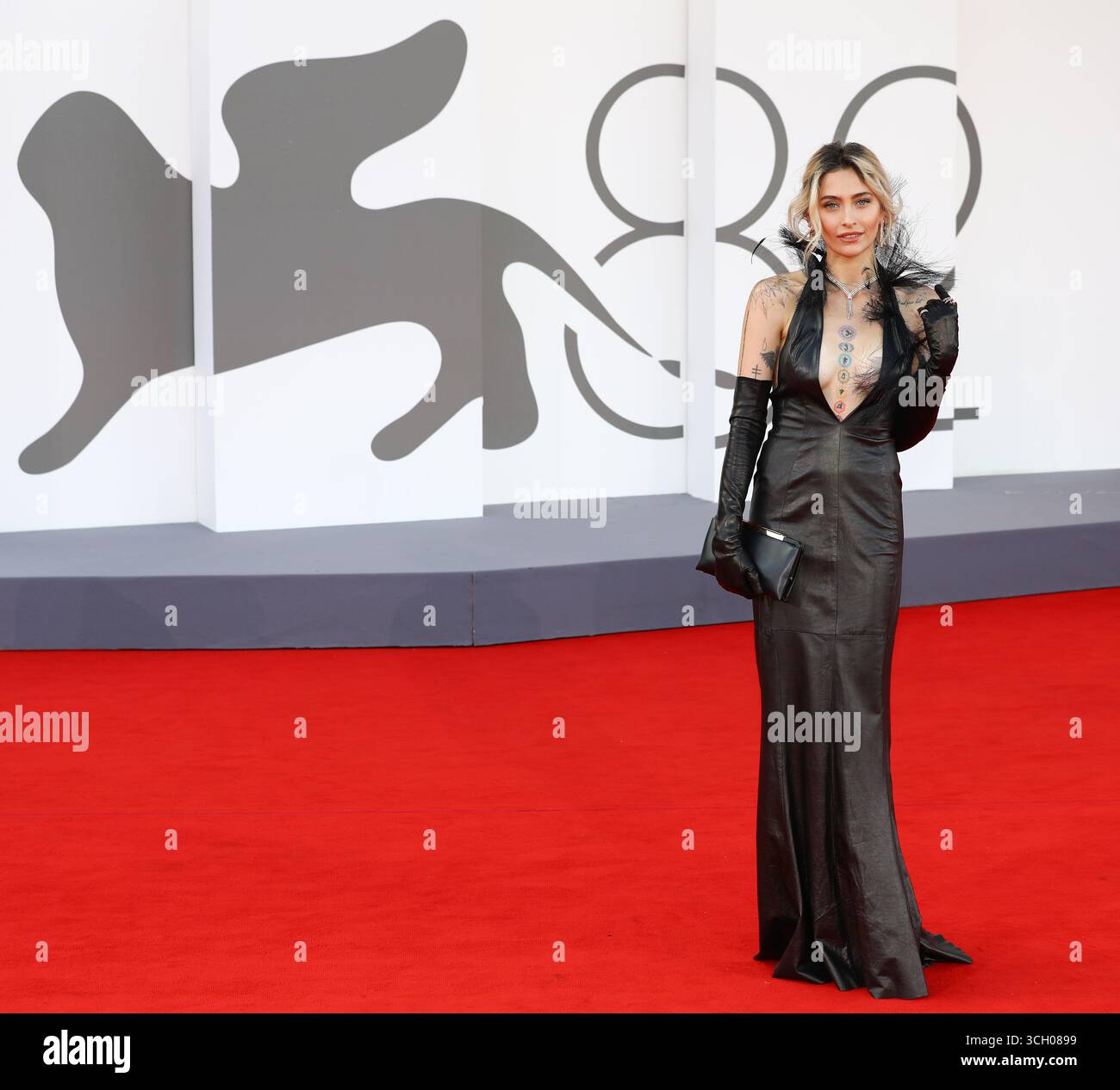 30 août 2025, Venise, Vénétie, Italie : PARIS JACKSON sur le tapis rouge pour la première projection de 'Frankenstein' au 82ème Festival du film de Venise au Lido de Venise, Italie. (Crédit image : © Mickael Chavet/ZUMA Press Wire) USAGE ÉDITORIAL SEULEMENT ! Non destiné à UN USAGE commercial ! Banque D'Images