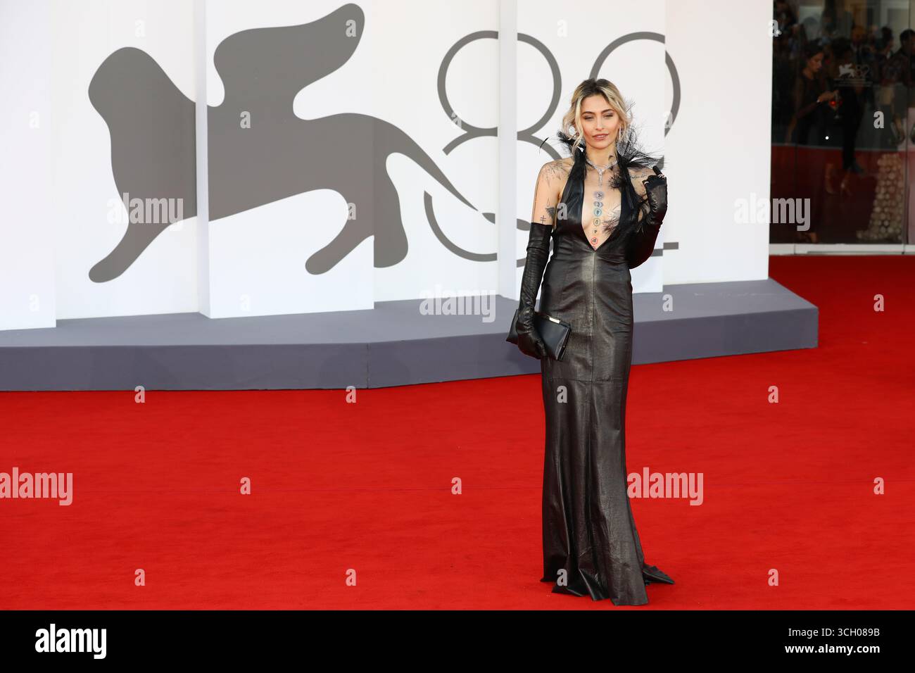 30 août 2025, Venise, Vénétie, Italie : PARIS JACKSON sur le tapis rouge pour la première projection de 'Frankenstein' au 82ème Festival du film de Venise au Lido de Venise, Italie. (Crédit image : © Mickael Chavet/ZUMA Press Wire) USAGE ÉDITORIAL SEULEMENT ! Non destiné à UN USAGE commercial ! Banque D'Images