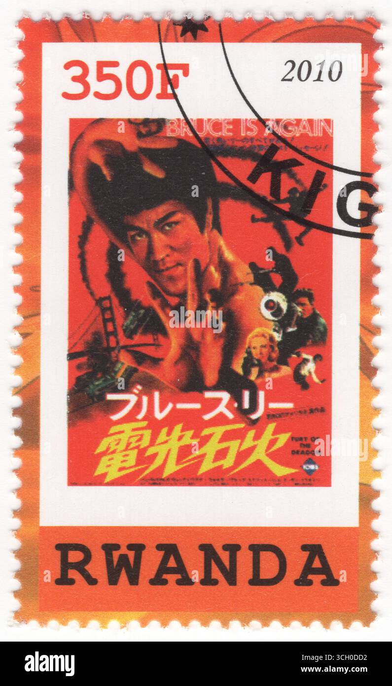 RWANDA - 2010 : timbre-poste illégal multicolore de 350 franc représentant l'œuvre d'art Bruce Lee dans Bruce Is Again, film d'action Banque D'Images
