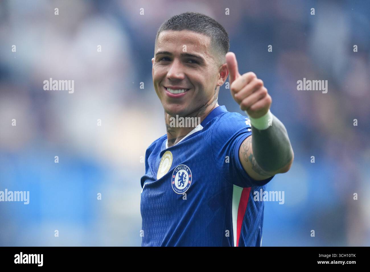 Enzo Fernández de Chelsea lors du match de premier League Chelsea vs Fulham à Stamford Bridge, Londres, Royaume-Uni, 30 août 2025 (photo par Harvey Murphy/News images) Banque D'Images
