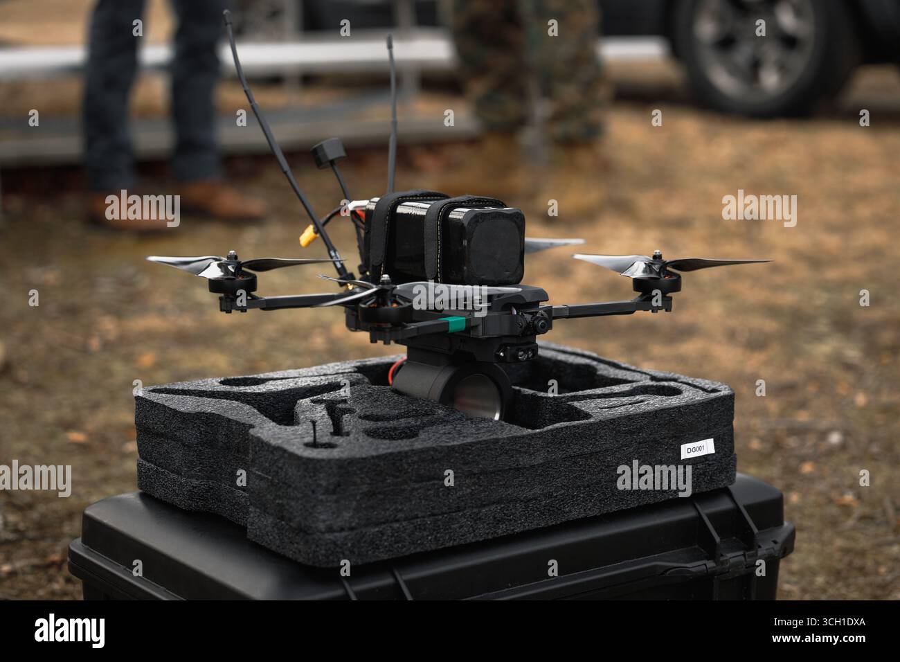 Quantico, États-Unis. 07 mars 2025. Un système d'avion sans pilote Neros Archer à la première personne-View se trouve sur un boîtier lors d'une zone de démonstration au Bataillon d'entraînement aux armes sur la base du corps des Marines Quantico, le 7 mars 2025 à Quantico, en Virginie. Crédit : Cpl. Joshua Barker/U.S Marines/Alamy Live News Banque D'Images