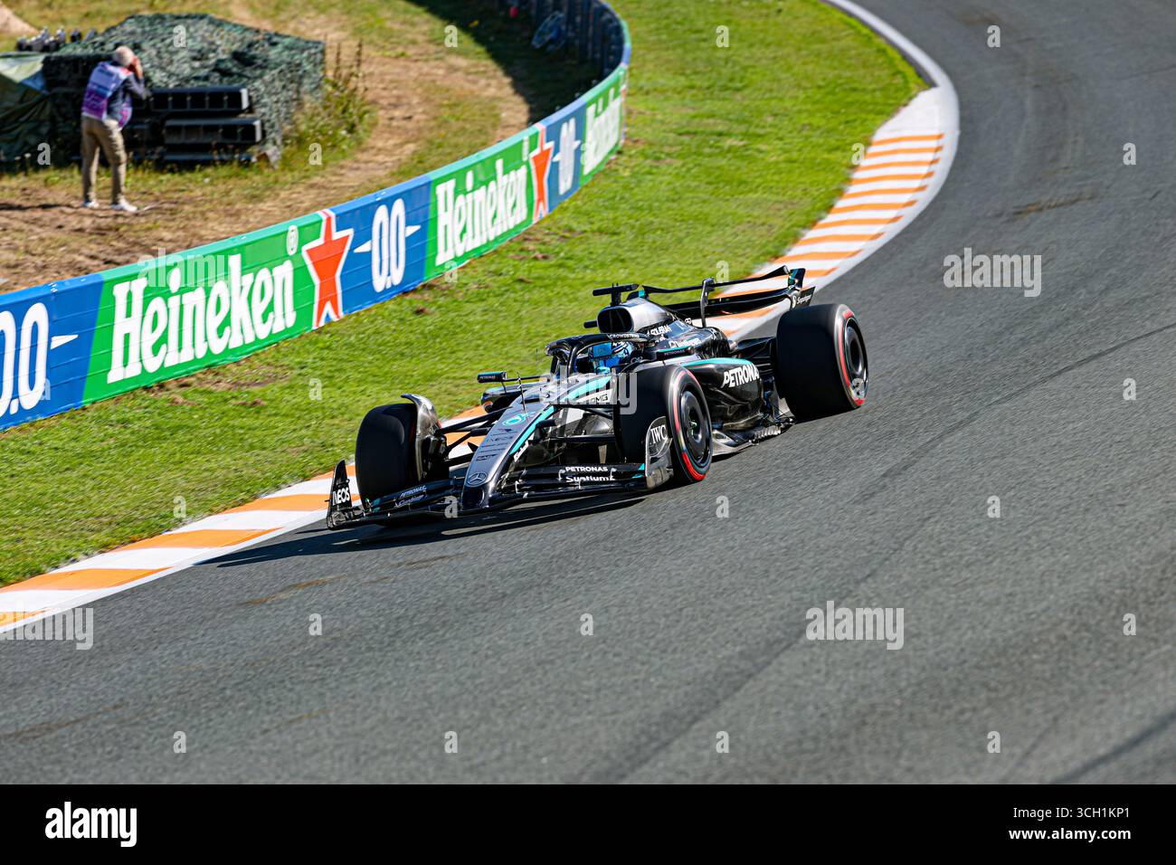 George Russell (GBR) - Mercedes-AMG PETRONAS F1 Team - Mercedes W16 - Mercedes E performance pendant vendredi, jour2, du Grand Prix des pays-Bas de formule 1 Heineken 2025, Zandvoort, les Nederlands, du 28 au 31 août - Round 15 du 24 du Championnat du monde F1 2025 Banque D'Images