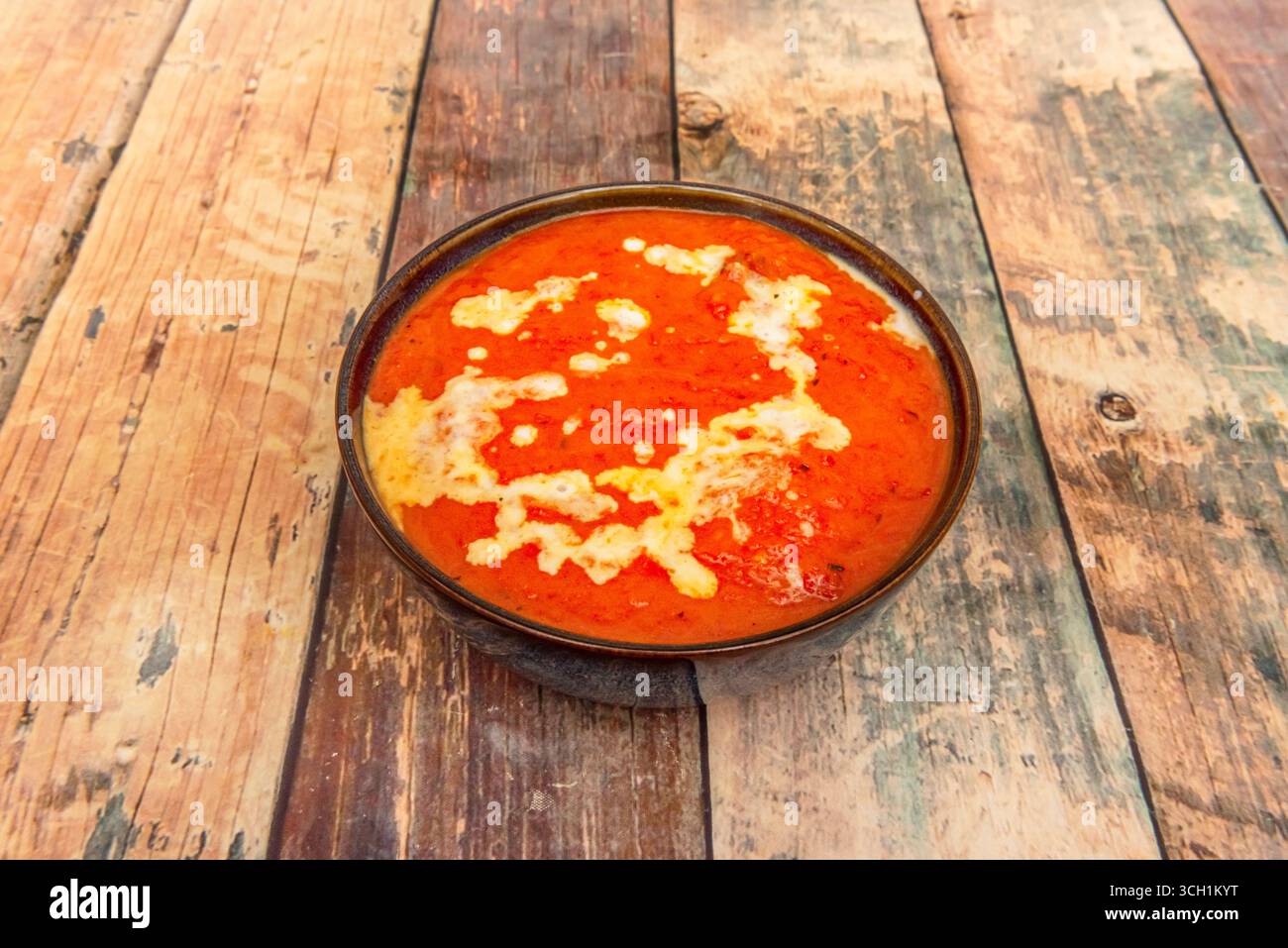 Meen Moilee : poisson au curry doux avec lait de coco, gingembre et feuilles de citron vert Kaffir Banque D'Images