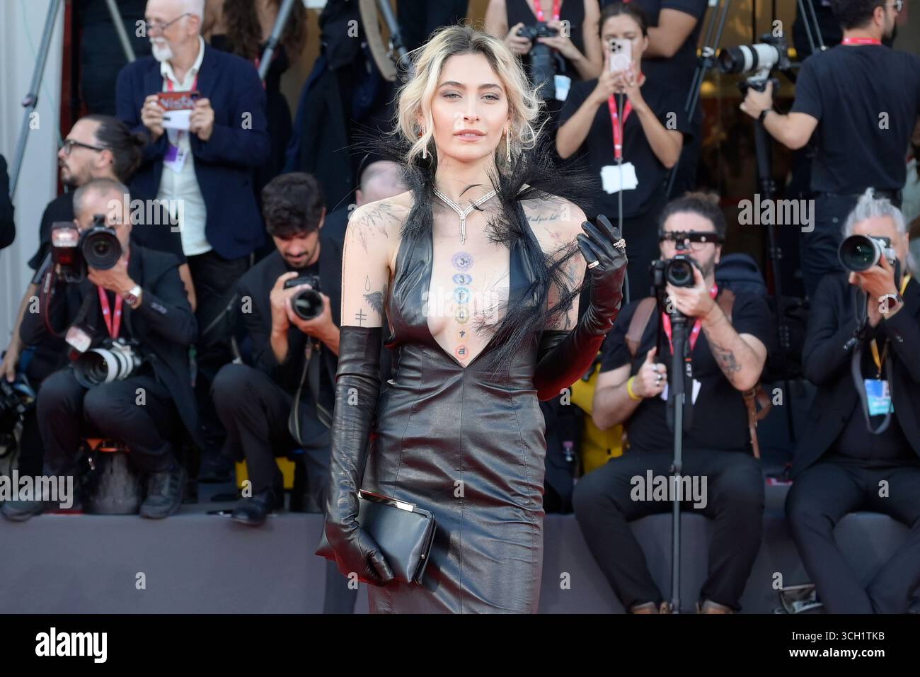 Venise Lido, Italie. 30 août 2025. Paris Jackson assiste au tapis rouge du film Frankenstein au 82e Festival du film de Venise. Crédit : SOPA images Limited/Alamy Live News Banque D'Images