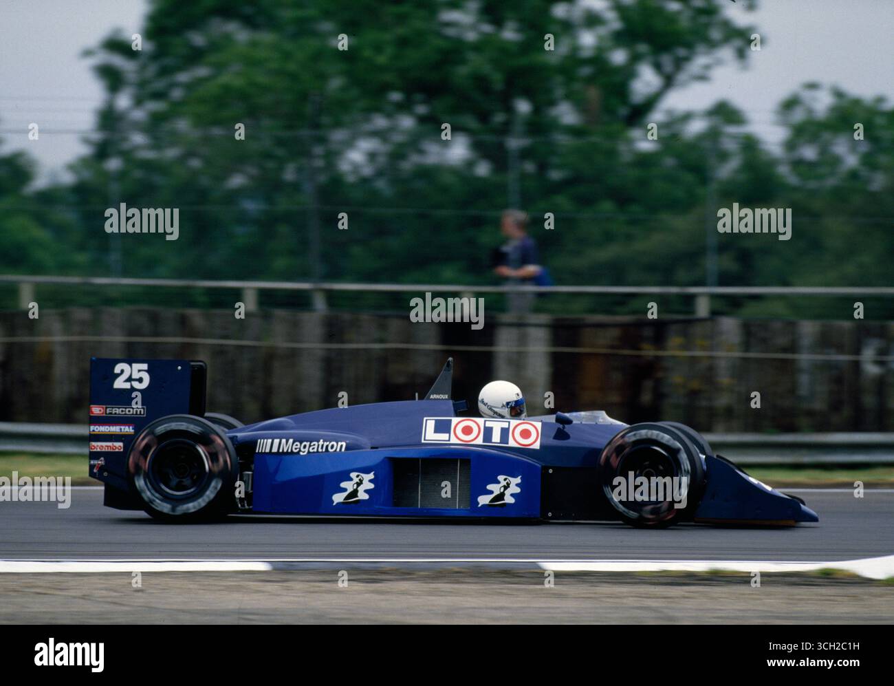 1987 René Arnoux - Ligier Loto JS29-Megatron - Grand Prix de Grande-Bretagne - Silverstone - diapositive originale Hasselblad Scan Banque D'Images