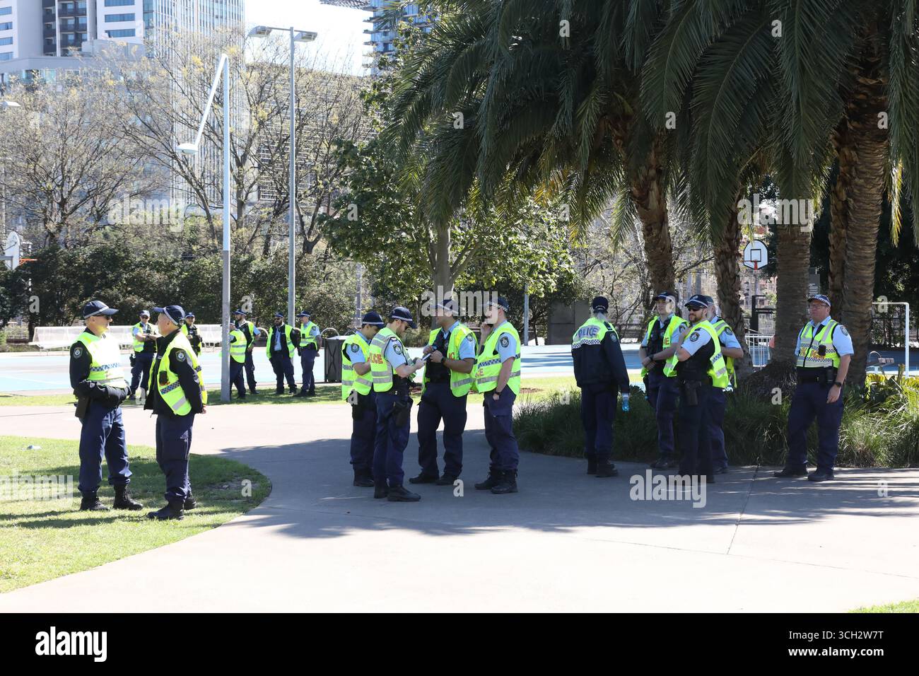 Sydney, Australie. 31 août 2025. Les manifestants contre la marche pour l'Australie protestent en faveur des réfugiés et de l'ouverture des frontières. Crédit : Richard Milnes/Alamy Live News Banque D'Images