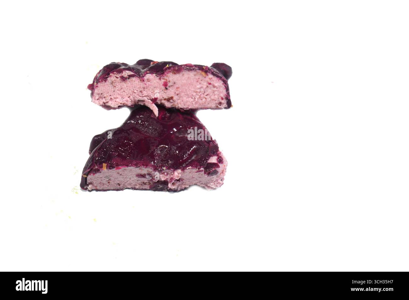 Friandises congelées aromatisées aux fruits de raisin, glaces ou barres de crème glacée, combinaison de fruits et de crème glacée, assortiment de saveurs un régal rafraîchissant pour l'été, Banque D'Images