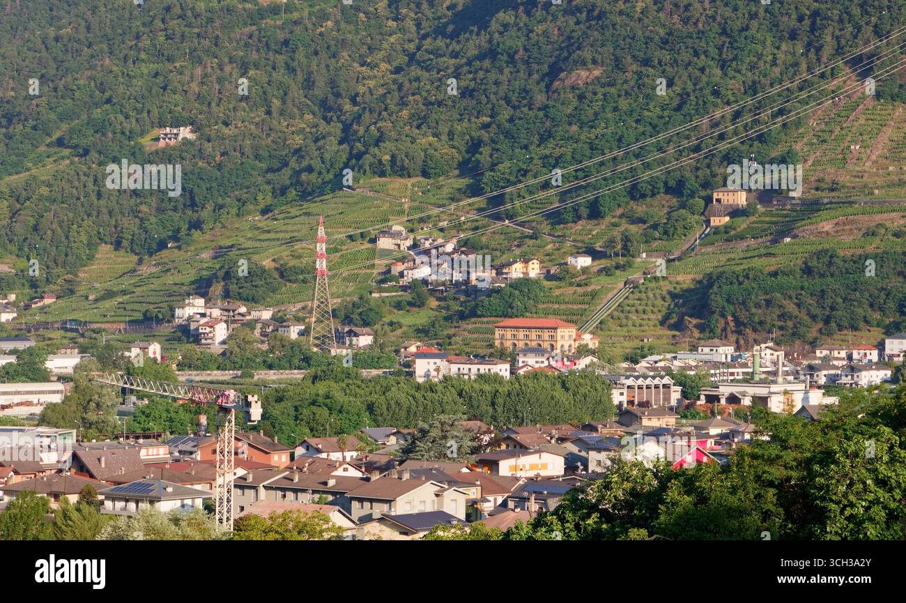 Énergie hydraulique dans les vignobles sur les pentes sud de Tirano Banque D'Images