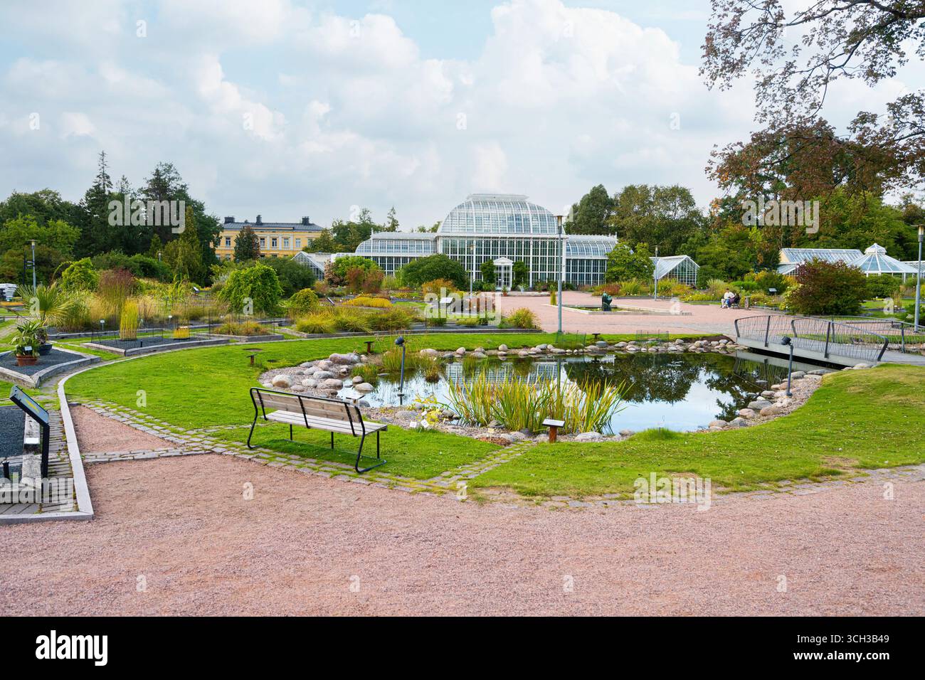 Helsinki, Finlande. Août 26 2025. Vue panoramique sur les jardins du jardin botanique de Kaisaniemi dans le centre-ville Banque D'Images