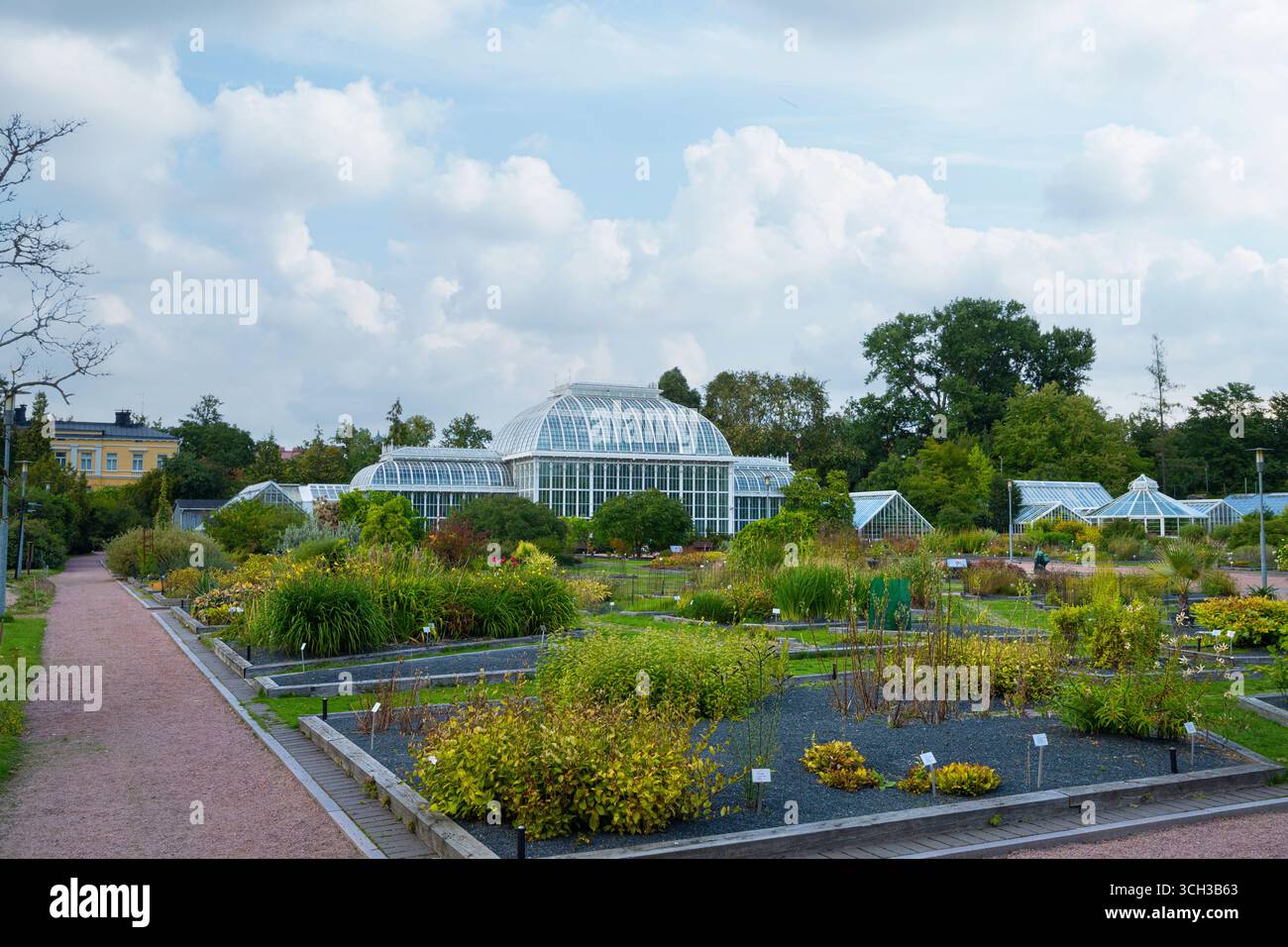 Helsinki, Finlande. Août 26 2025. Vue panoramique sur les jardins du jardin botanique de Kaisaniemi dans le centre-ville Banque D'Images