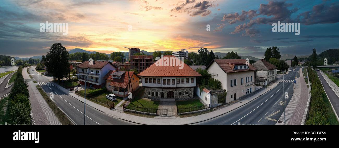 Antenne panoramique de Delibegov Han, Maglaj, Bosnie-Herzégovine, 14 août 2025. Banque D'Images