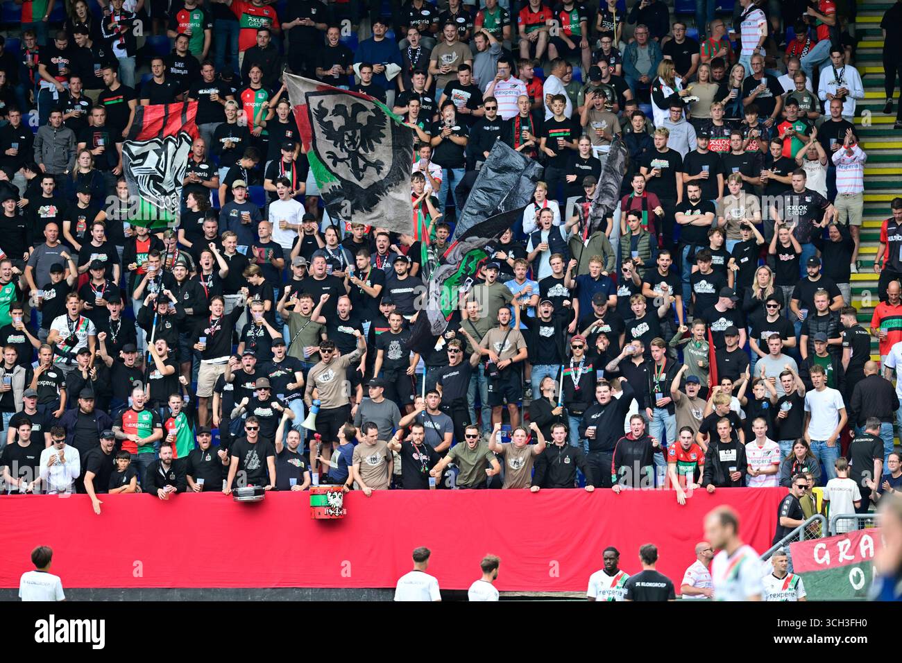 SITTARD, 31-08-2025, Fortuna Sittard Stadium, saison 2025/2026, football néerlandais Eredivisie, match entre Fortuna Sittard et NEC Nijmegen, photo montre des fans de NEC crédit : Pro Shots / Alamy Live News Banque D'Images