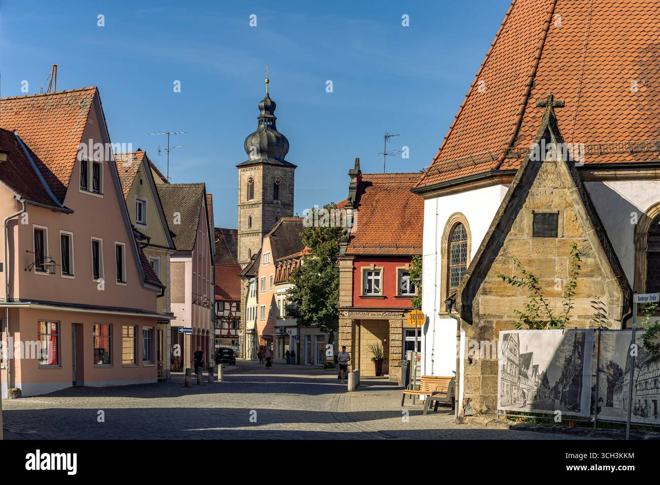Altstadt und Kirche préparent Martin in Forchheim, Oberfranken, Bayern, Deutschland | Old Town and Martinskirche préparent Martins Church in Forchheim, Upper Fra Banque D'Images