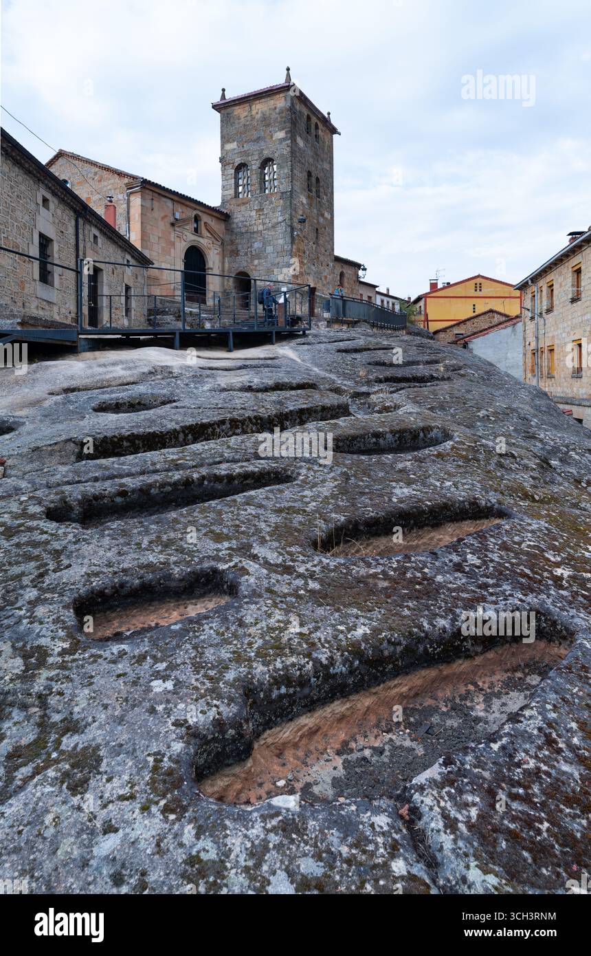 Nécropole médiévale précoce à Regumiel de la Sierra, dans la Sierra de la Demanda. Province de Burgos, Castille-et-León, Espagne. Europe Banque D'Images