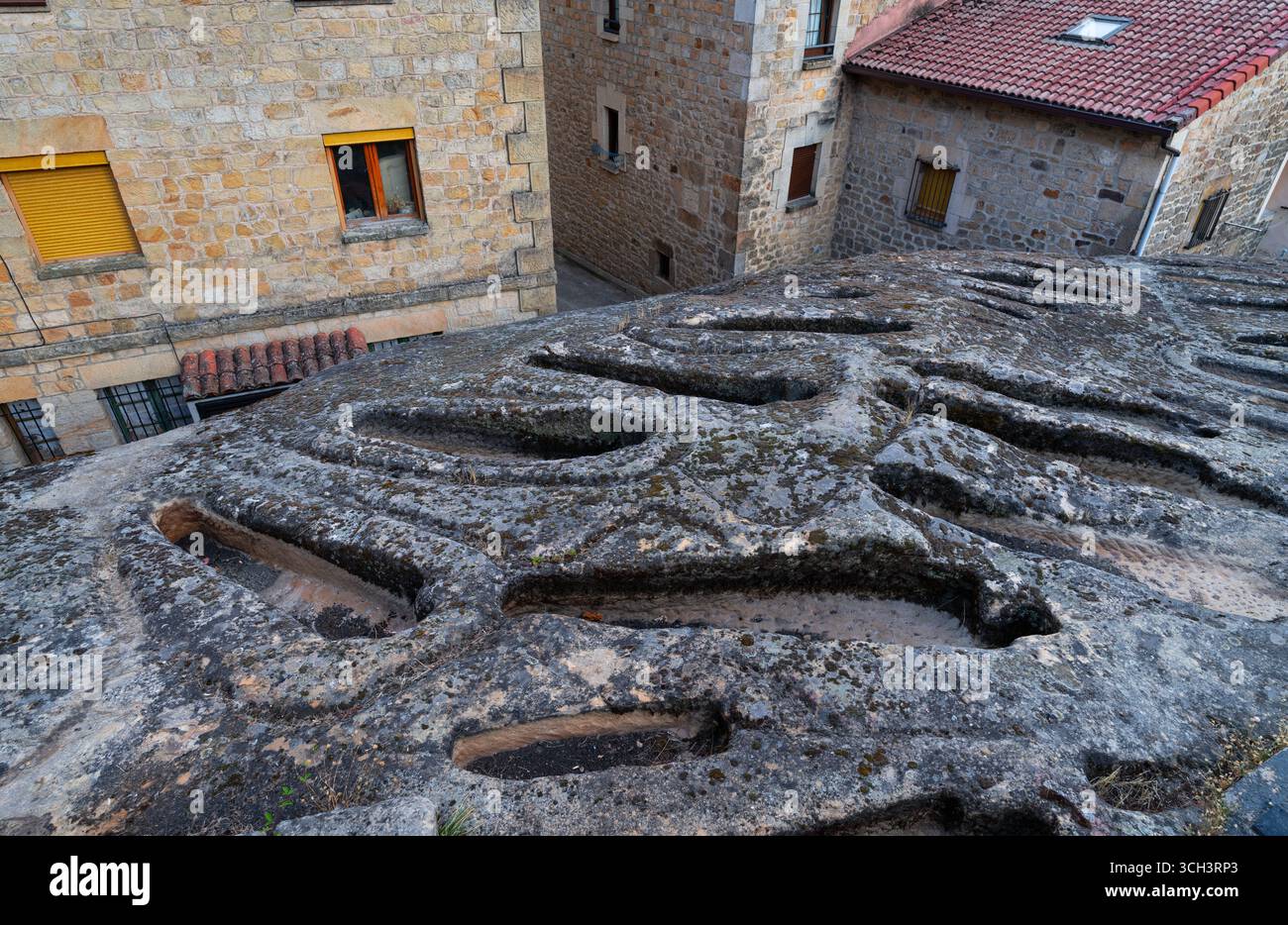 Nécropole médiévale précoce à Regumiel de la Sierra, dans la Sierra de la Demanda. Province de Burgos, Castille-et-León, Espagne. Europe Banque D'Images