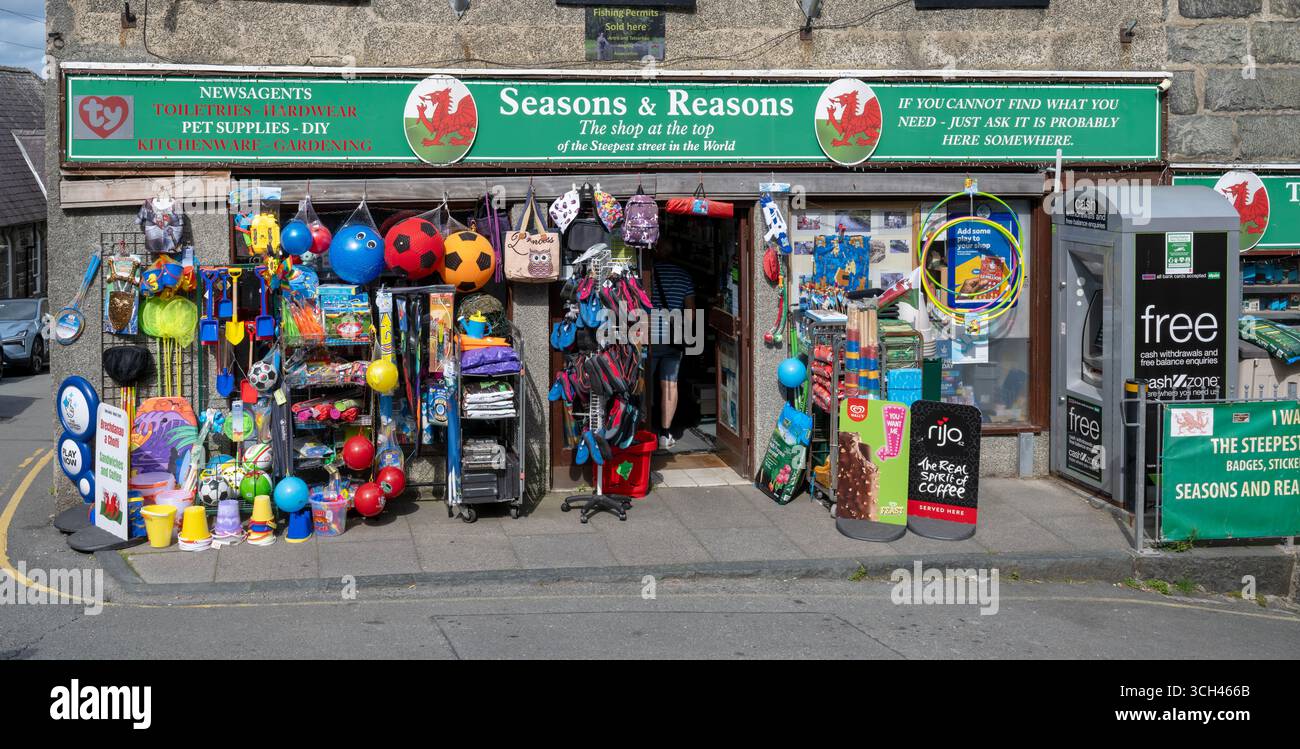 Shopfront of « Seasons & Reasons », High Street, Harlech, Gwynedd, pays de Galles du Nord, pays de Galles, ROYAUME-UNI Banque D'Images