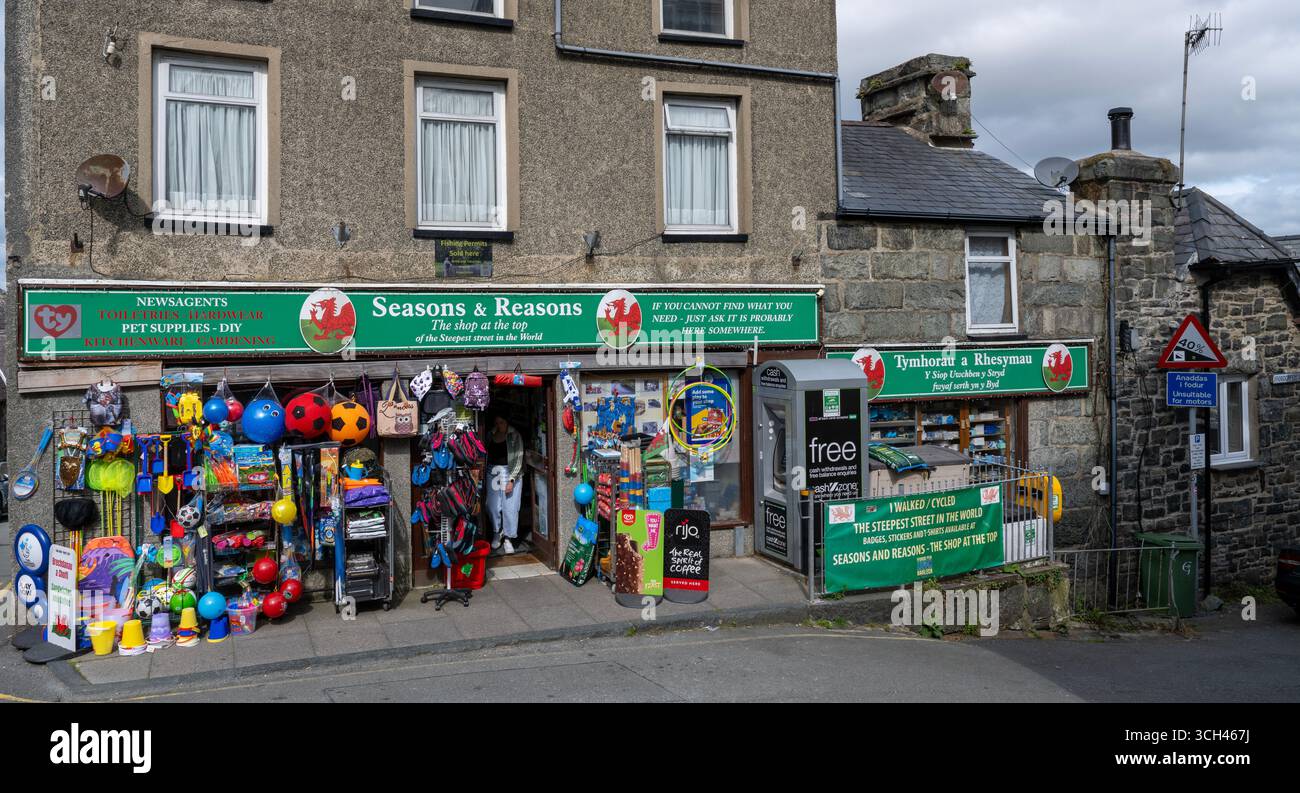 Shopfront of « Seasons & Reasons », High Street, Harlech, Gwynedd, pays de Galles du Nord, pays de Galles, ROYAUME-UNI Banque D'Images