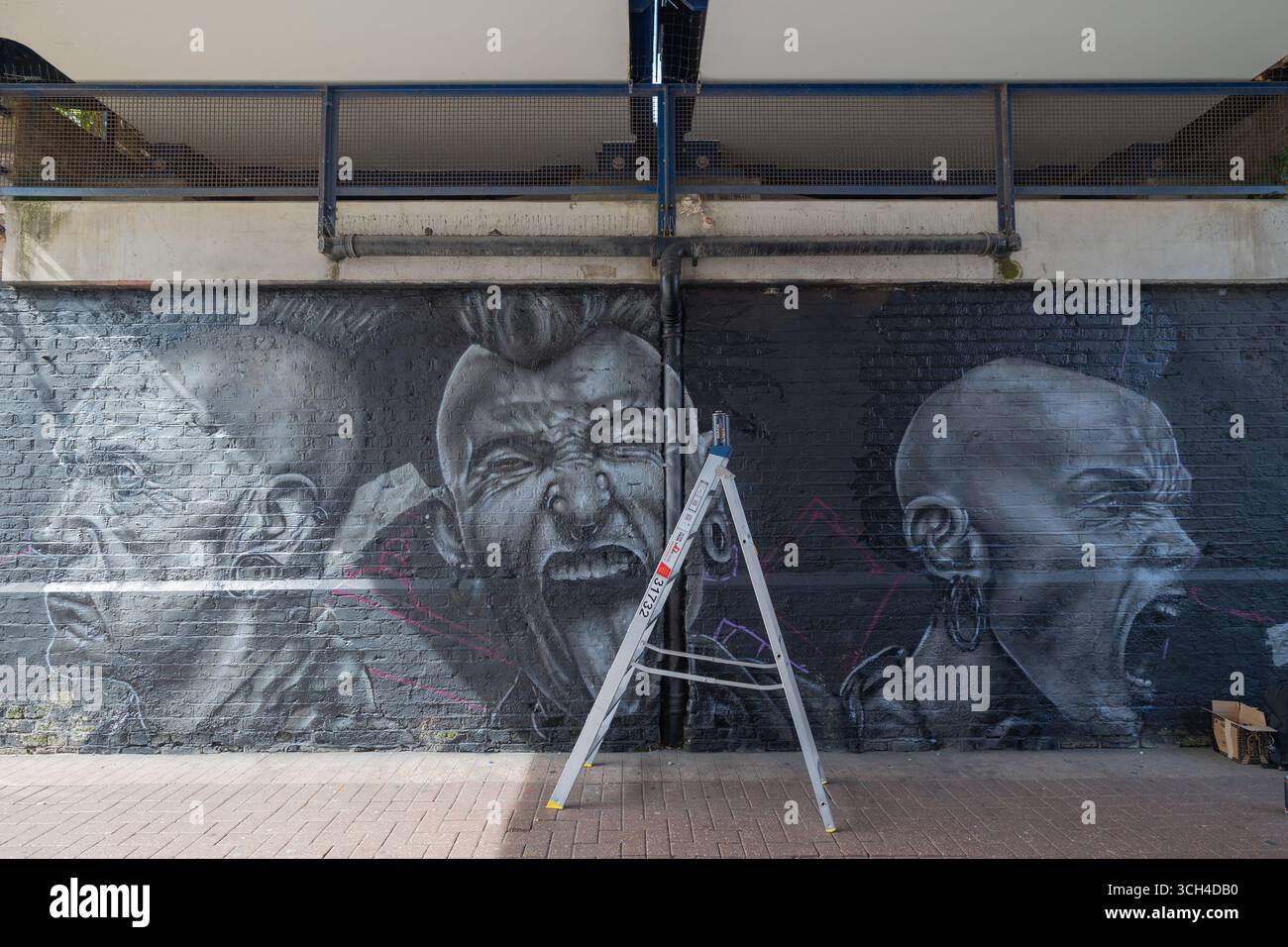 Southend on Sea, Royaume-Uni. 31 août 2025. Le troisième et dernier jour de City Jam. De nombreux artistes ont terminé leurs peintures murales, mais certains travaillent encore pour terminer leur travail. 2025 est la quatrième année de l'événement. L'événement compte plus de 250 artistes peints à travers la ville sur des murs temporaires et permanents. Penelope Barritt/Alamy Live News Banque D'Images