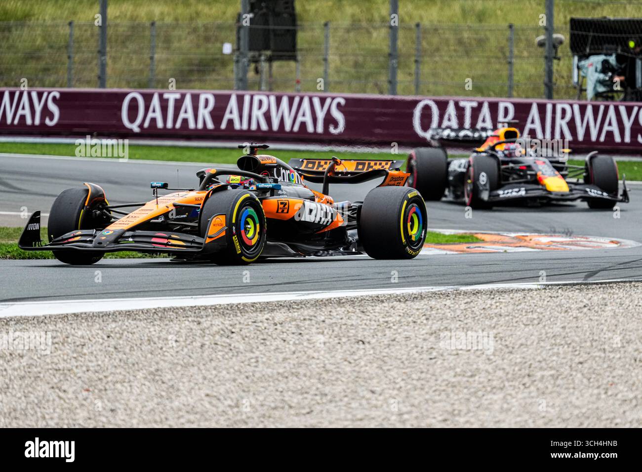 ZANDVOORT, PAYS-BAS - AOÛT 31 : Oscar Piastri de McLaren en compétition dans la course de Grand Prix pendant F1 - Heineken GP néerlandais le 31 août 2025 à Zandvoort, pays-Bas. (Photo par Andre Weening/Orange Pictures) Banque D'Images