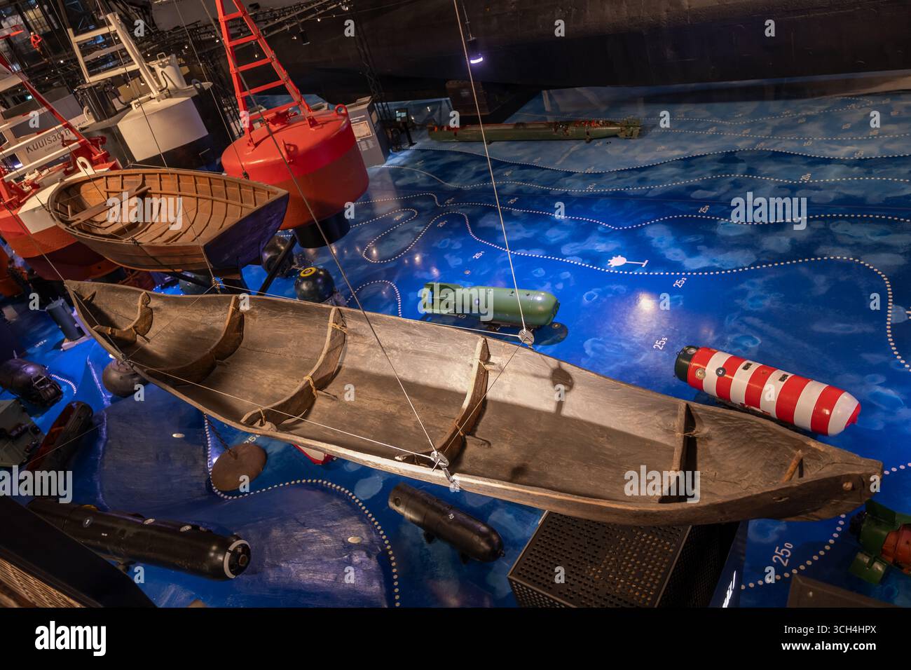 Canoë-kayak Soomaa dans le port d'hydravion du Musée maritime estonien à Tallinn, Estonie. Banque D'Images