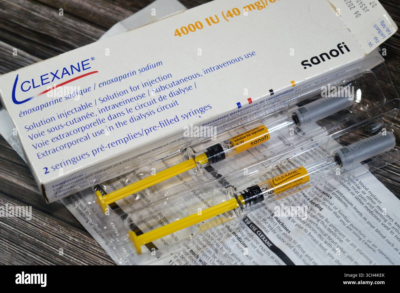 Le Caire, Egypte, 6 août 2025 : Clexane énoxaparine sodique de Sanofi, un anticoagulant (fluidifiant sanguin), traite et prévient la thrombose veineuse profonde Banque D'Images