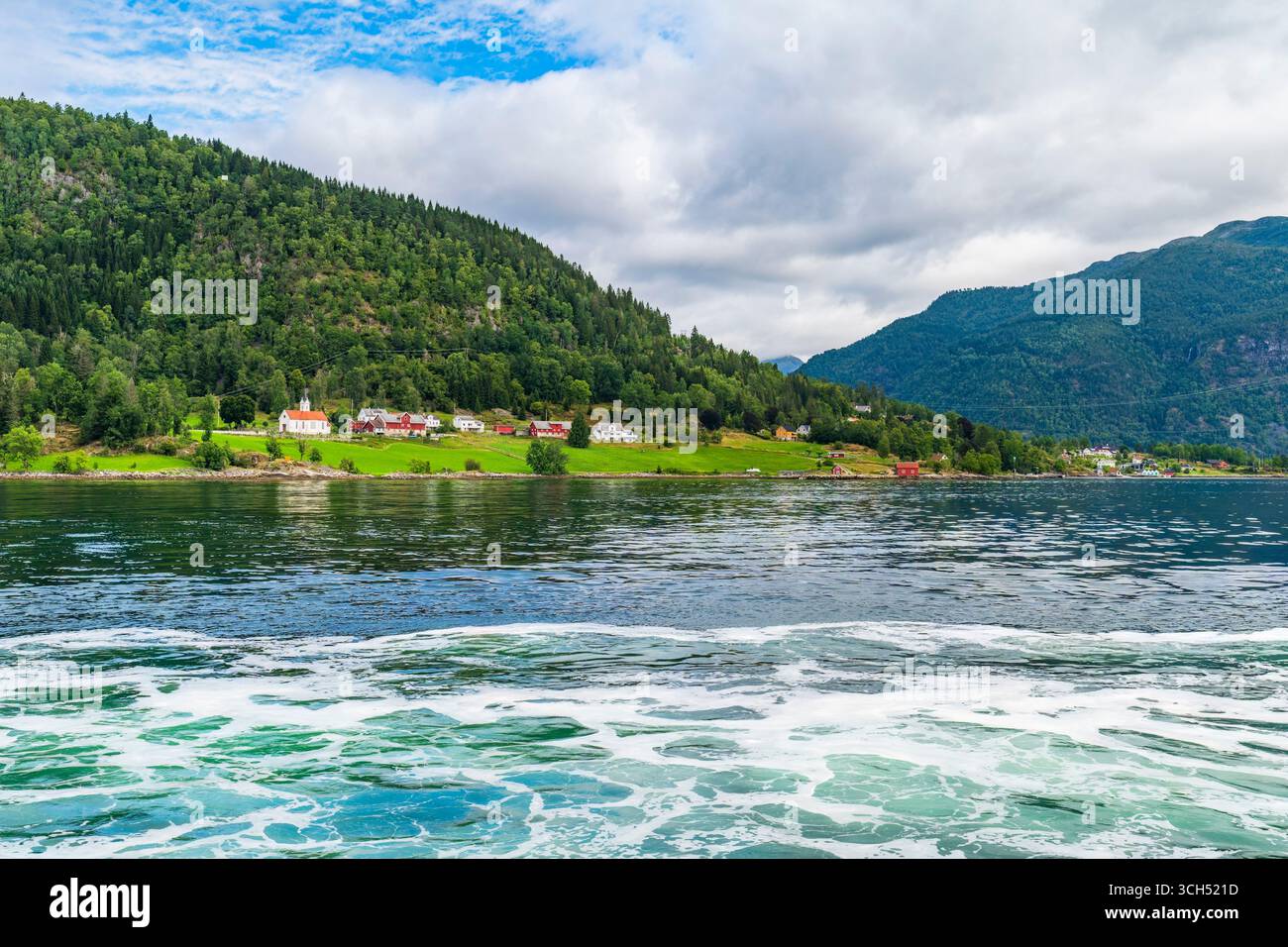 Beau paysage du Sognefjord à Balestrand, Norvège Banque D'Images