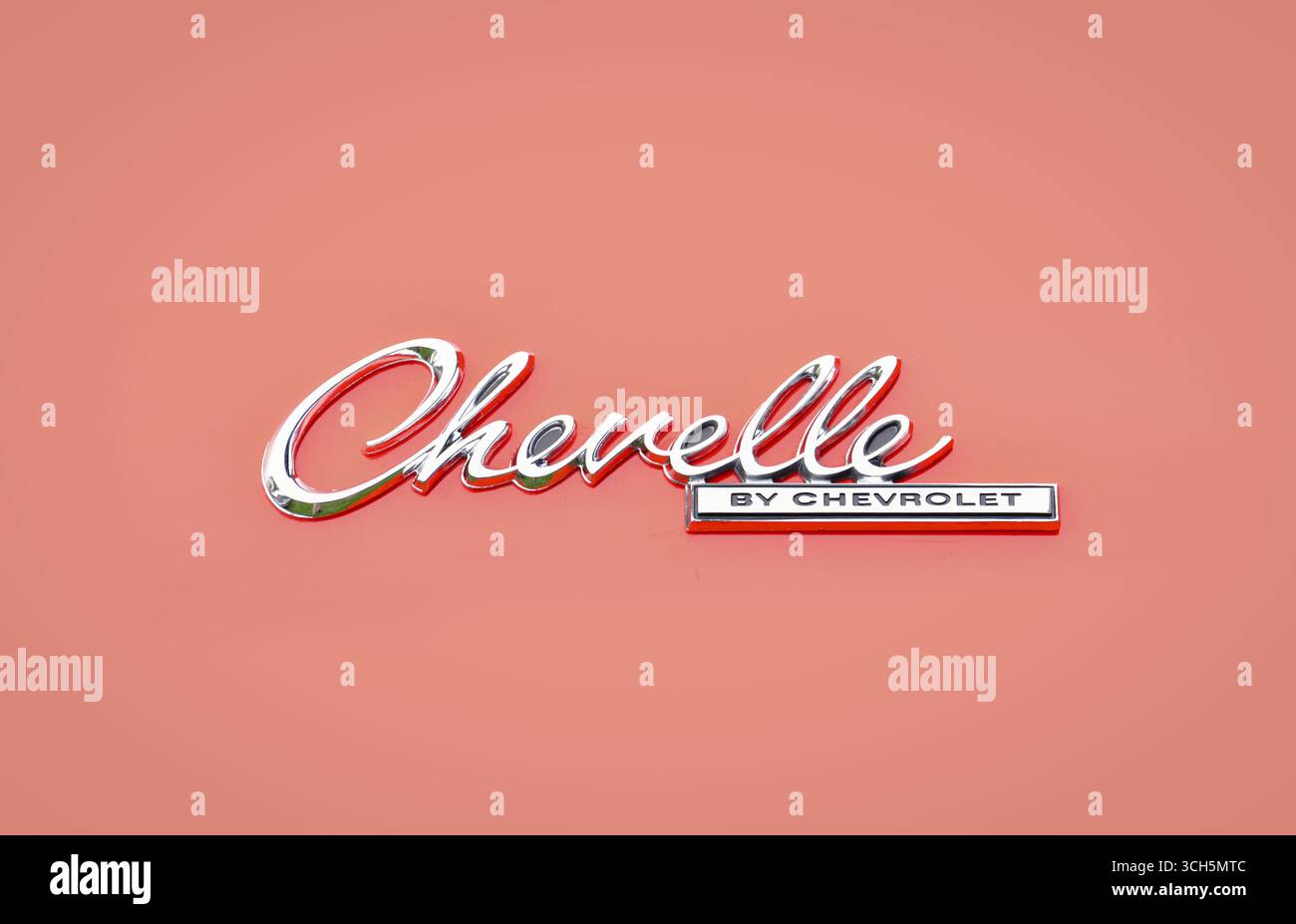 Logo de la marque sur une Chevrolet Chevelle lors d'un salon automobile Banque D'Images