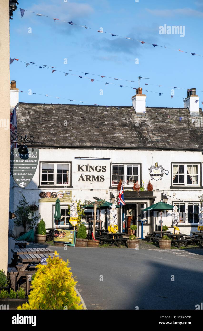 Le pub gastronomique Kings Arms dans le village de Cartmel, Cumbria, Angleterre, Royaume-Uni Banque D'Images