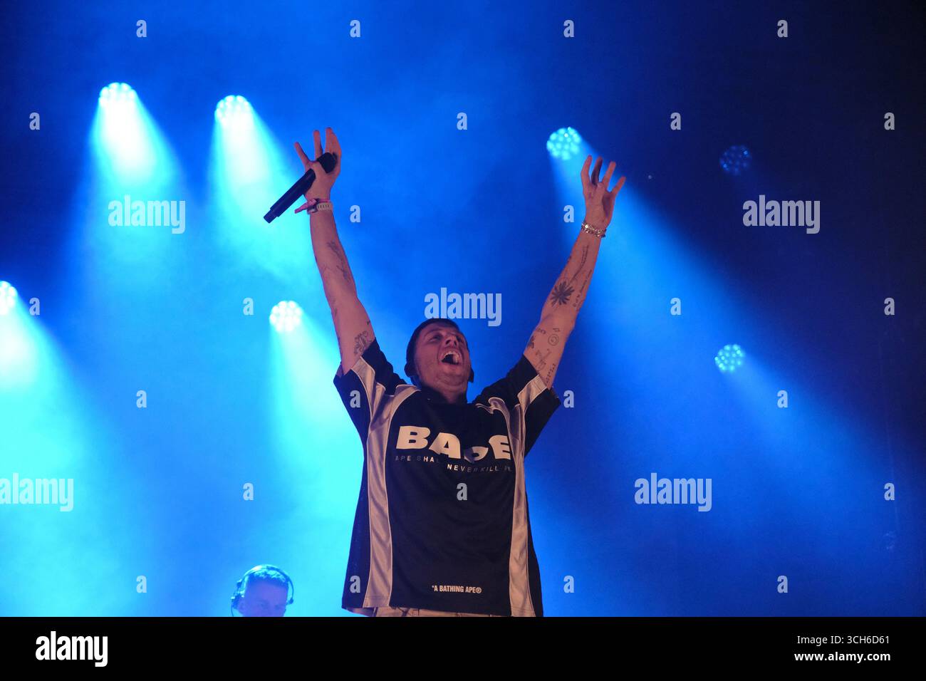 Jedburgh, Royaume-Uni. 31 août 2025. Example se produit sur scène lors de la deuxième journée de l'EdgeFest 2025 à Lilliardsedge près de Jedburgh le 30 août 2025. EdgeFest 2025, Festival de musique. Un festival de musique en pleine croissance, dans les Scottish Borders, maintenant dans sa troisième année, qui se tient à Lilliardsedge, près de Jedburgh. Musique et divertissement pour toute la famille, sous le grand toit. (Crédit : Rob Gray/Alamy Live News Banque D'Images