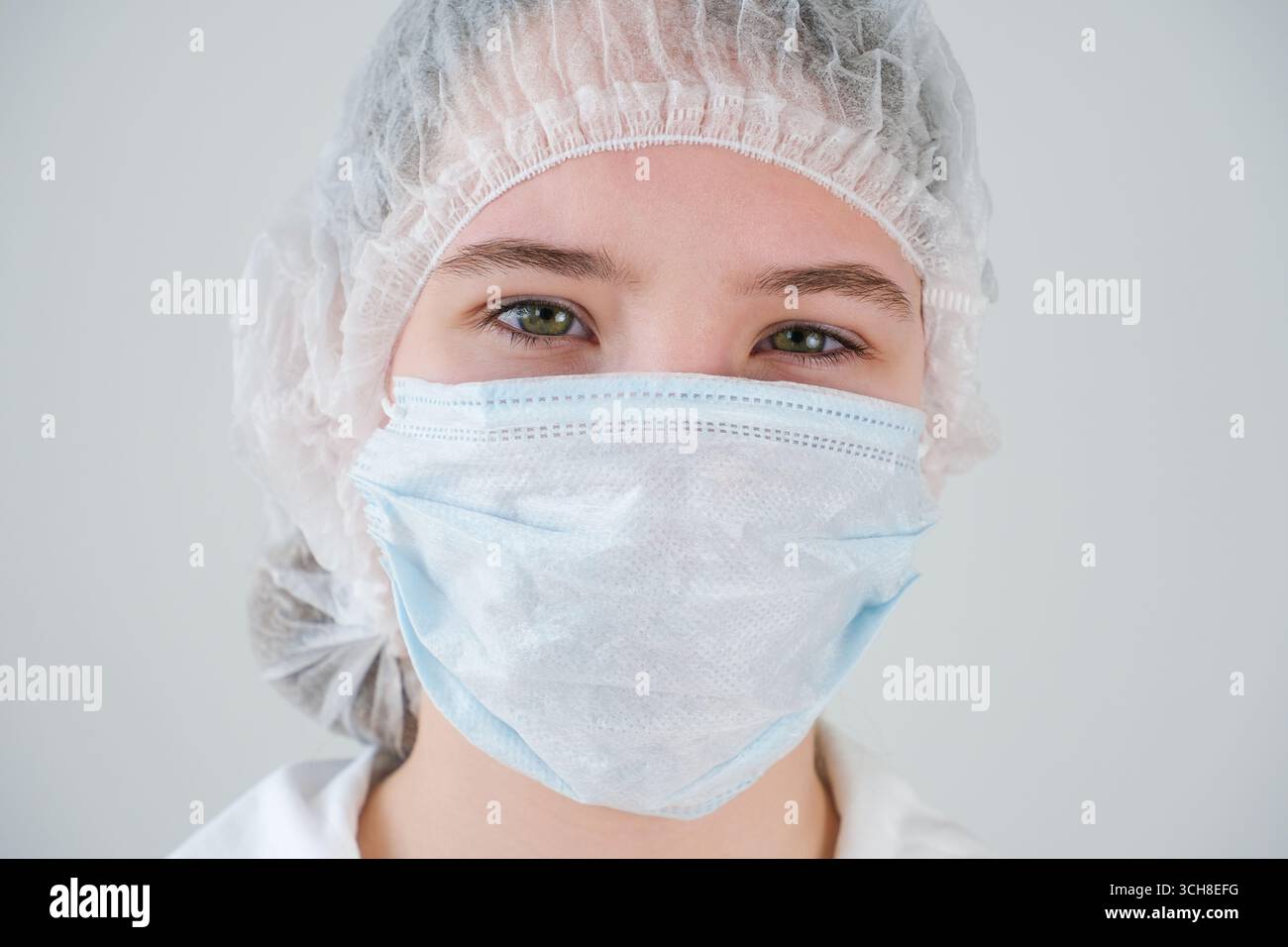 Un étudiant en médecine. Gros plan des yeux. Infirmière en uniforme Banque D'Images