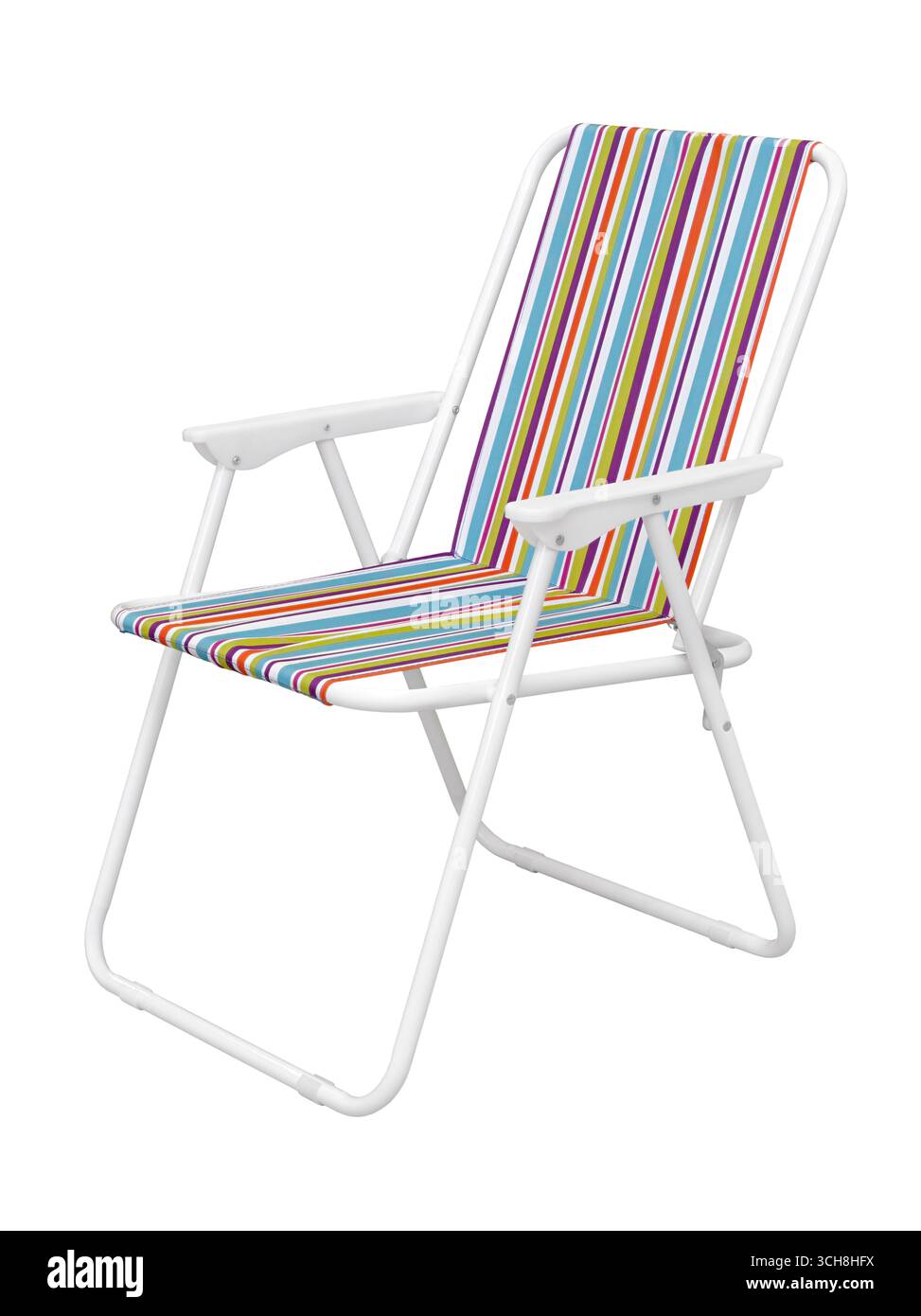 Chaise de plage pliante, cadre en acier blanc, siège en tissu rayé multicolore, isolé sur fond blanc Banque D'Images
